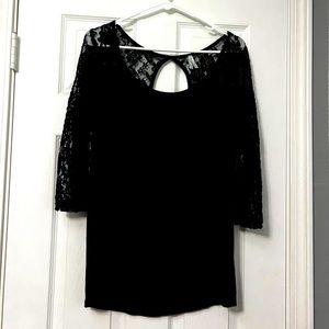 Black lace Vanity 3/4 sleeve top size small‎
